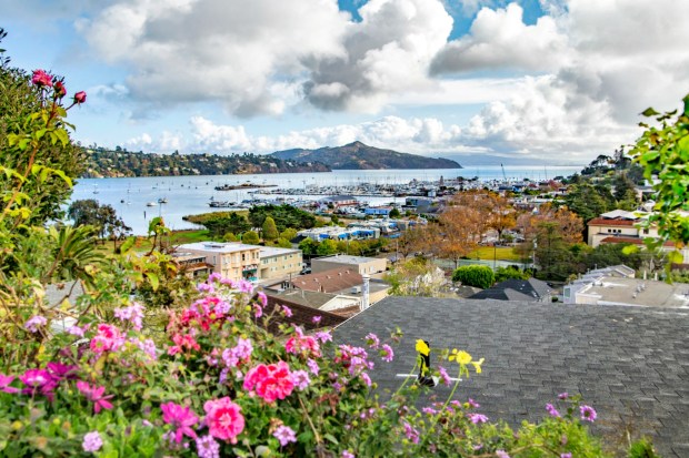 With its stunning bay views and fun shops and eateries, charming Sausalito makes a great day trip destination. (Getty Images)